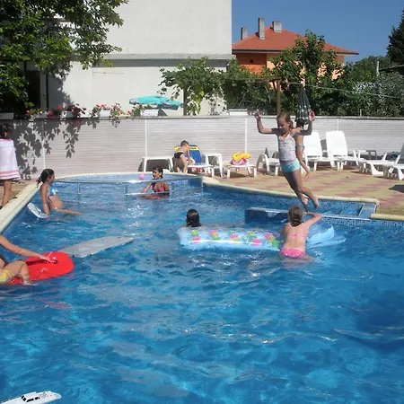 Peshev Family Hotel 3*