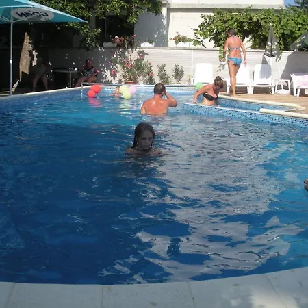 Peshev Family 3* Nesebyr