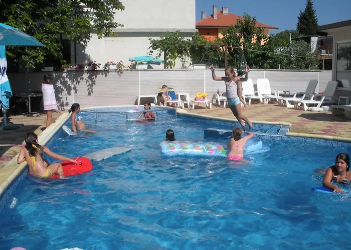 Peshev Family Hotel 3*