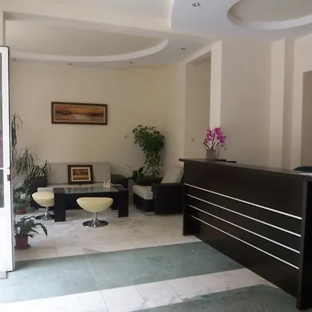 Отель Peshev Family