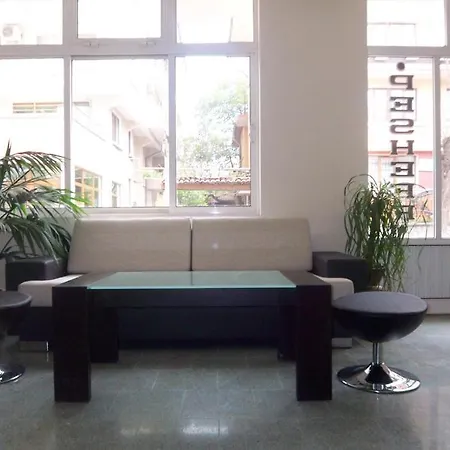 Отель Peshev Family