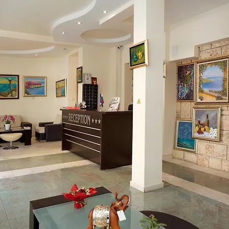 Отель Peshev Family Несебр