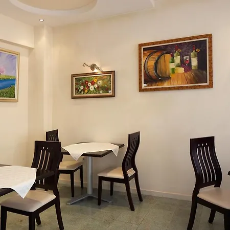 Otel Peshev Family 3*