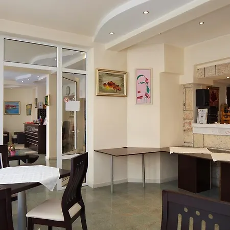 Peshev Family 3* Несебр