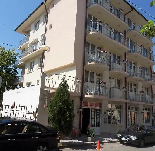 пешев семеен 3* Несебър