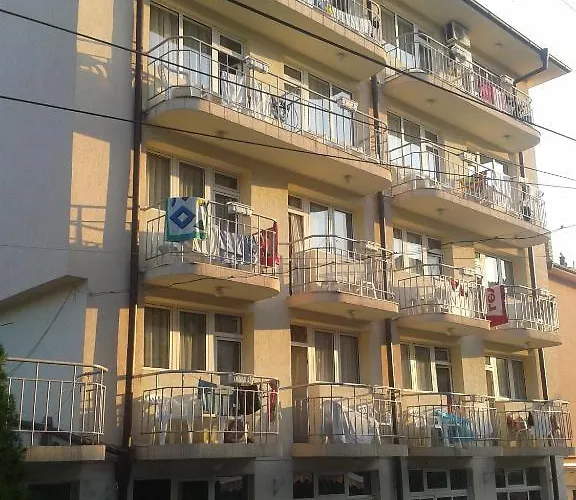 пешев семеен Хотел Несебър