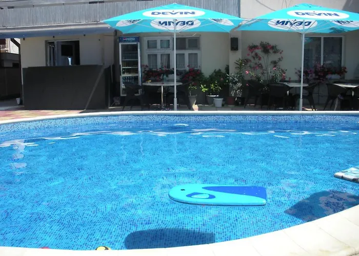 пешев семеен 3* Несебър