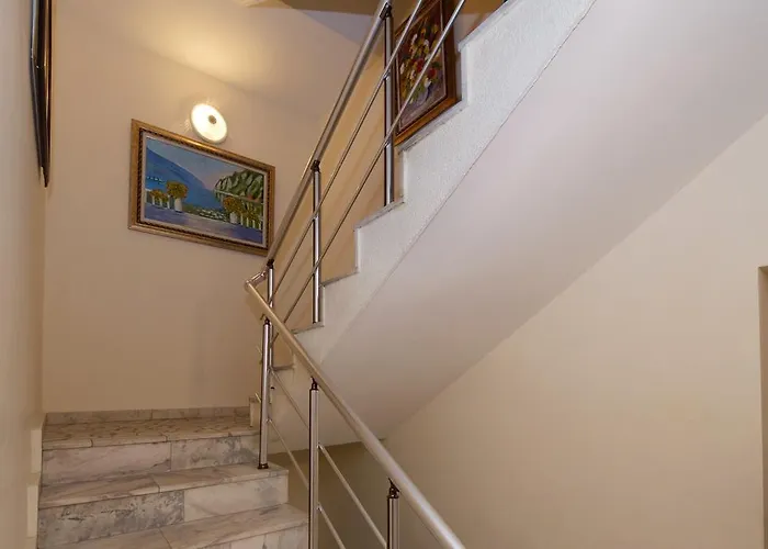 Хотел пешев семеен